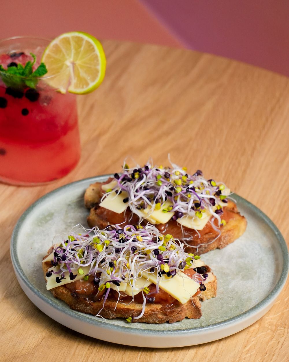 Tostas y bebida de Ciele